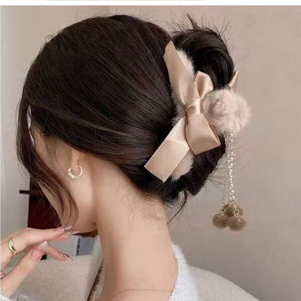 Faux Fur Tassel Beaded Bow Claw Clip NEW 🏷️